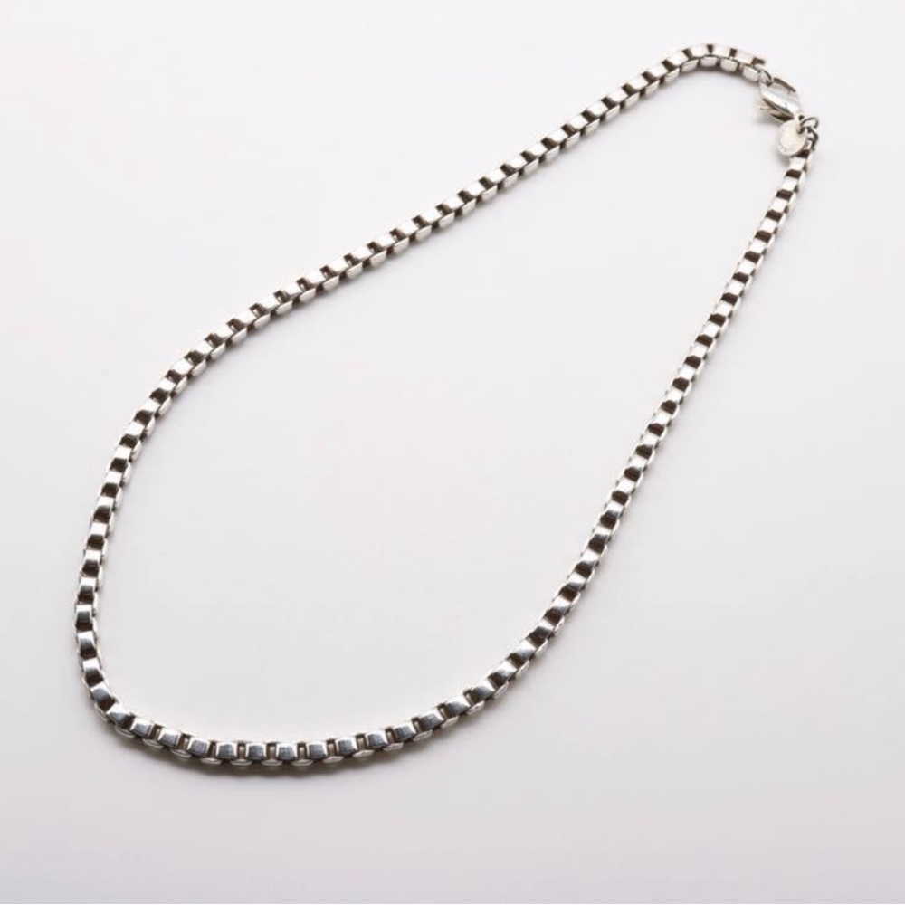 Tiffany and co. 27" Vetentian sterling silver chain. In great condition. 50% off
